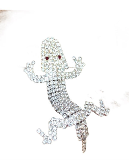 - Vintage quality articulated crystal Aligator brooch 💗