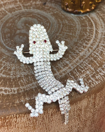 - Vintage quality articulated crystal Aligator brooch 💗