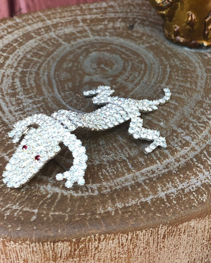 - Vintage quality articulated crystal Aligator brooch 💗