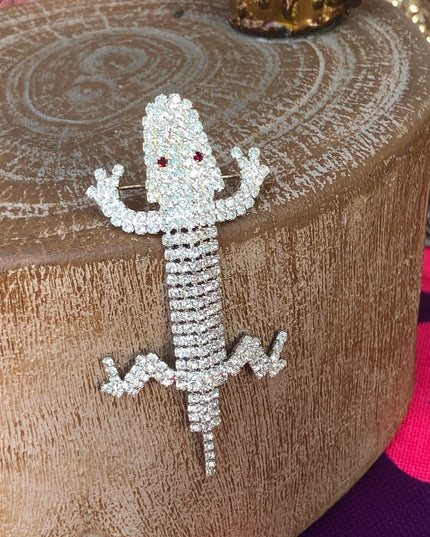 - Vintage quality articulated crystal Aligator brooch 💗