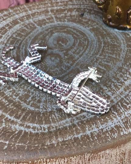 - Vintage quality articulated crystal Aligator brooch 💗