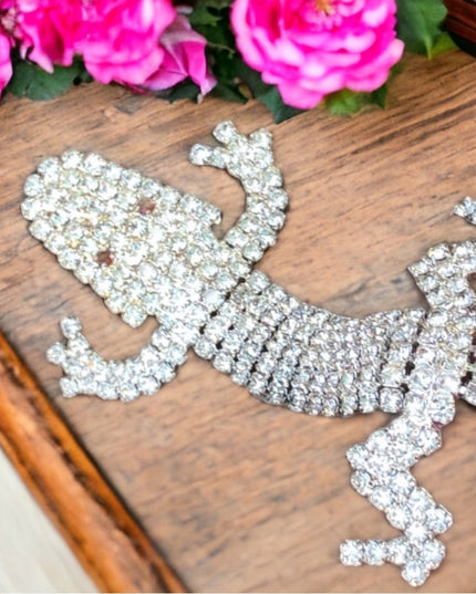 - Vintage quality articulated crystal Aligator brooch 💗