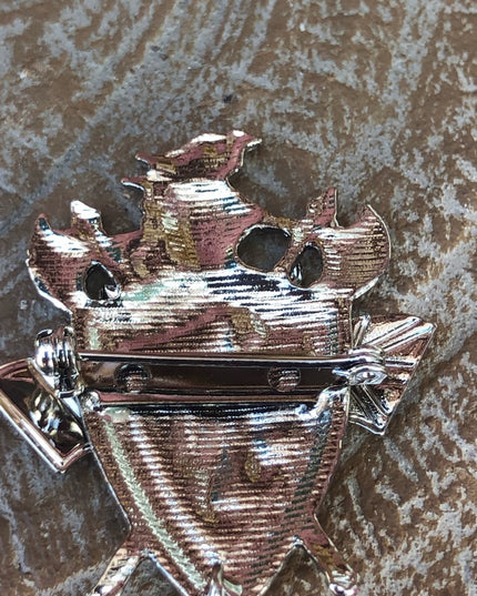 Vintage UK & France coat of arms knight brooch silver finish