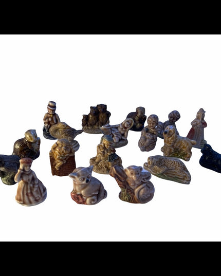 Lot of 18 pc Wade Tetley Tea mini figurines VTG