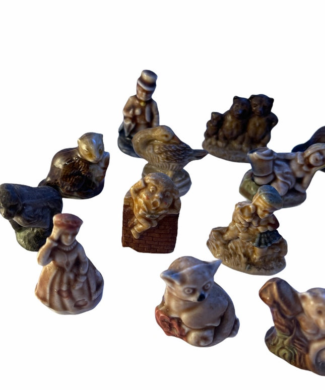 Lot of 18 pc Wade Tetley Tea mini figurines VTG