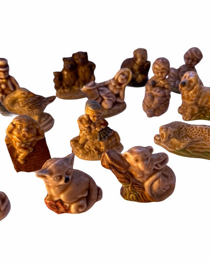 Lot of 18 pc Wade Tetley Tea mini figurines VTG