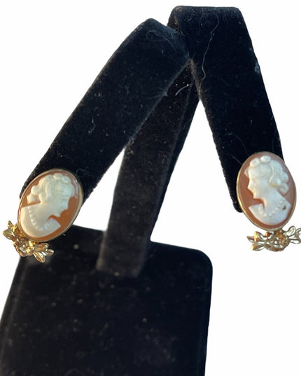 Vintage 12k GF Gold Shell Cameo screw back earrings