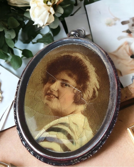 Antique 800 silver photo pendant Locket Lady