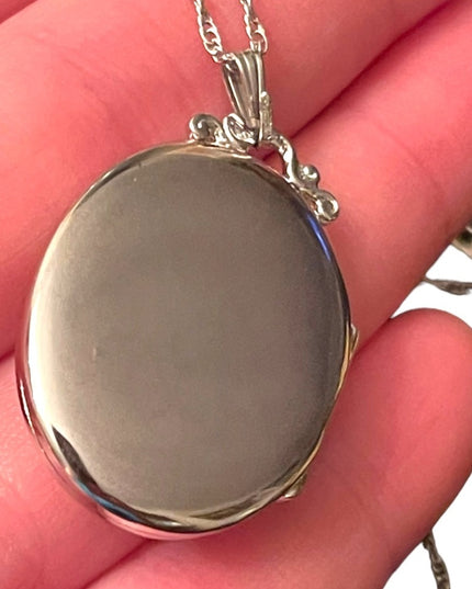 Vintage 1960s Sterling silver 925 Rhodium plated Etched locket necklace …