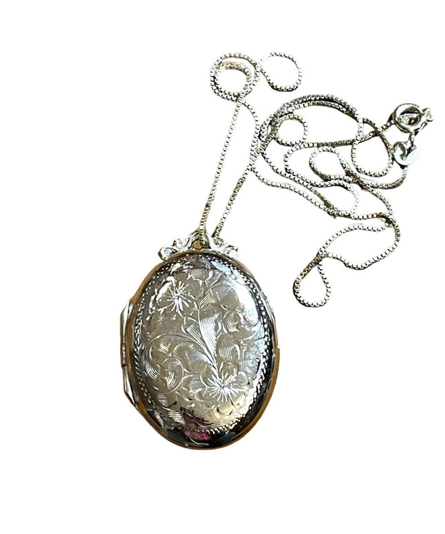 - Vintage Dynasty STERLING 925 fancy Victorian style etched oval locket ne…