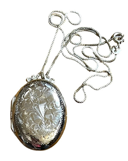 - Vintage Dynasty STERLING 925 fancy Victorian style etched oval locket ne…