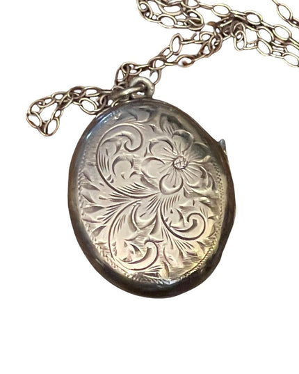 Vintage Sterling silver Etched locket necklace 925