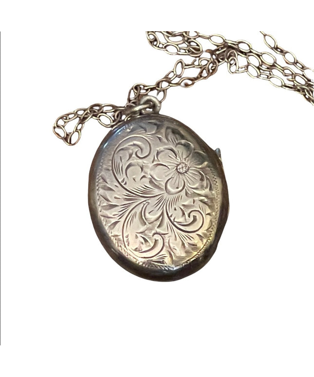 Vintage Sterling silver Etched locket necklace 925
