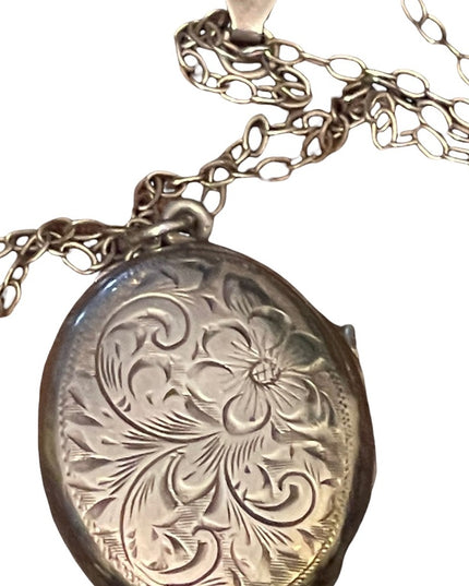 Vintage Sterling silver Etched locket necklace 925