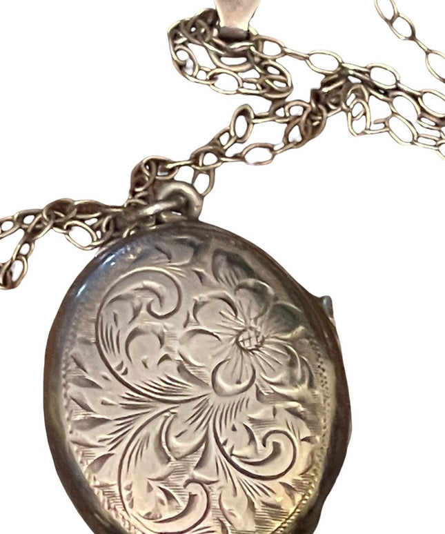 Vintage Sterling silver Etched locket necklace 925