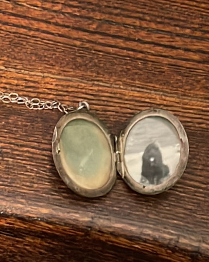 Vintage Sterling silver Etched locket necklace 925