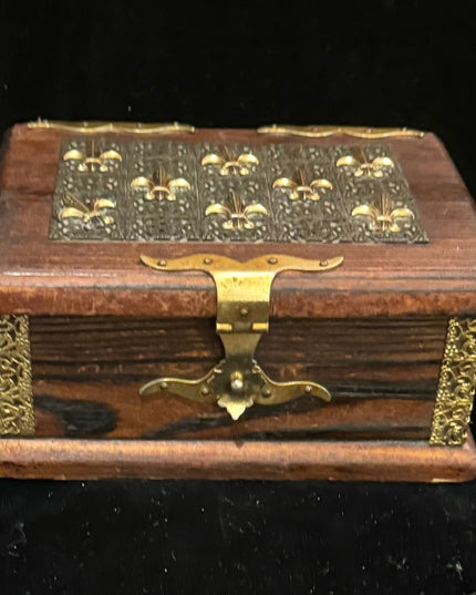 Vintage 1940s Wood box with brass accents fleur de lis trinket jewlery collect