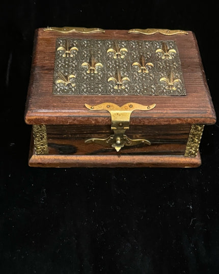 Vintage 1940s Wood box with brass accents fleur de lis trinket jewlery collect