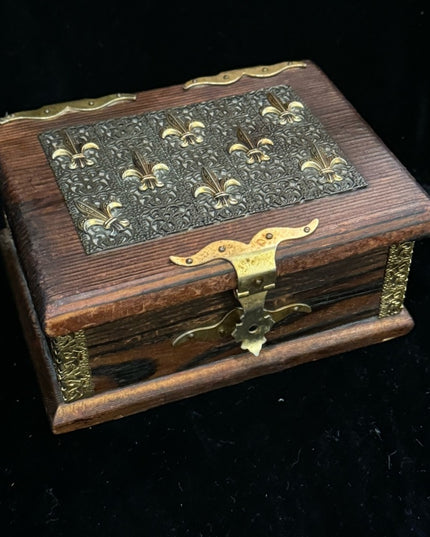 Vintage 1940s Wood box with brass accents fleur de lis trinket jewlery collect