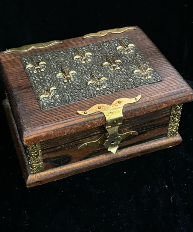 Vintage 1940s Wood box with brass accents fleur de lis trinket jewlery collect