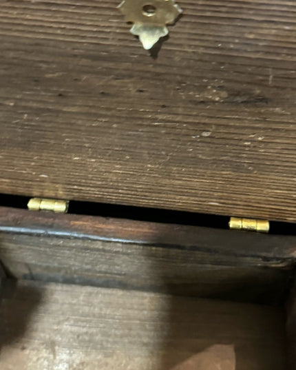 Vintage 1940s Wood box with brass accents fleur de lis trinket jewlery collect