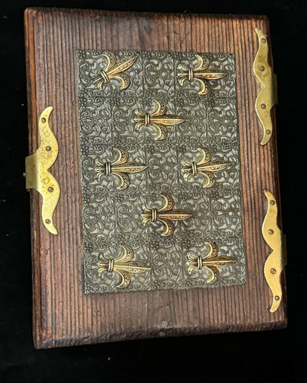 Vintage 1940s Wood box with brass accents fleur de lis trinket jewlery collect