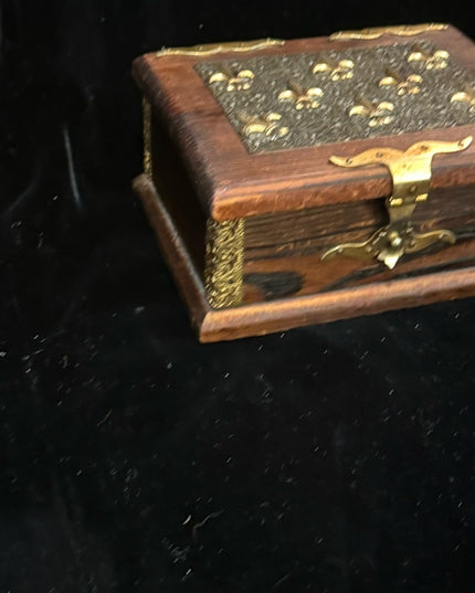 Vintage 1940s Wood box with brass accents fleur de lis trinket jewlery collect