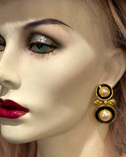Vintage Richelieu faix pearl dangle black enamel textured gold finish earrings