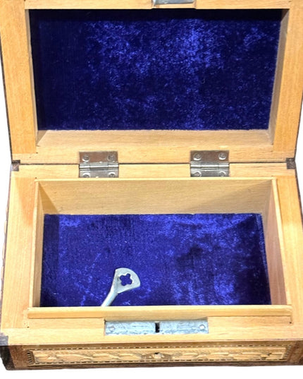 Vintage handmade pearl inlay box carved wood elephant design locking lined