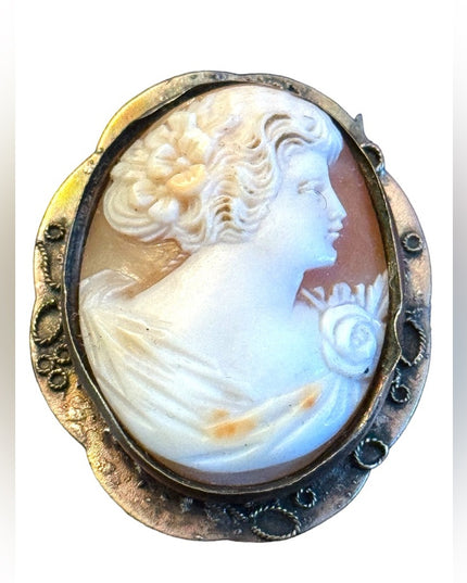Stunning 19540s Vintage Hand carved shell cameo pinchbeck framed Cameo Brooch