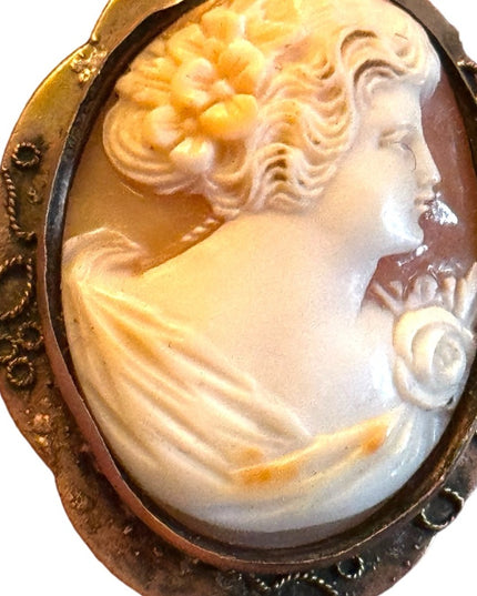 Stunning 19540s Vintage Hand carved shell cameo pinchbeck framed Cameo Brooch