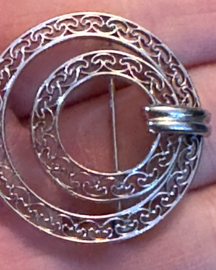 Vintage sterling silver HSB filagree fancy round brooch 925