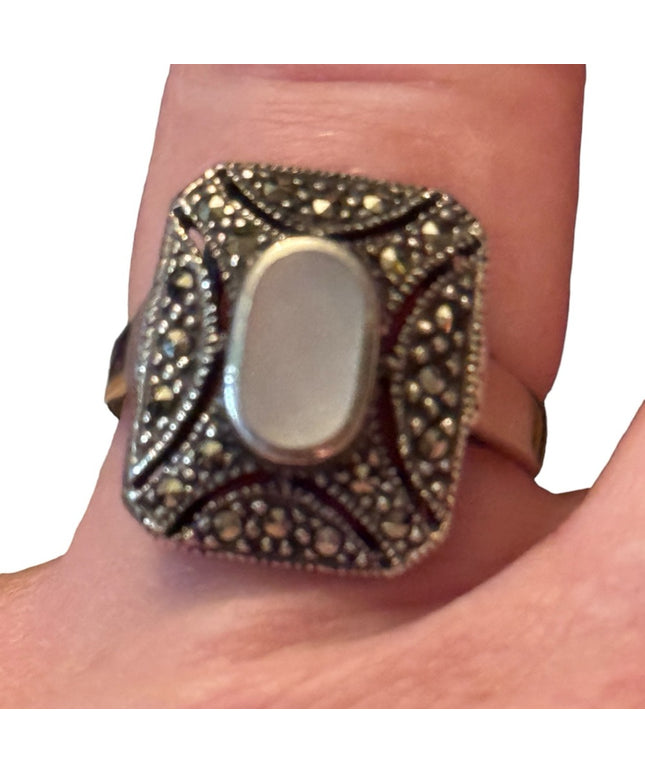 Vintage sterling silver 925 Marcasite & Mother of pearl fabcy ring