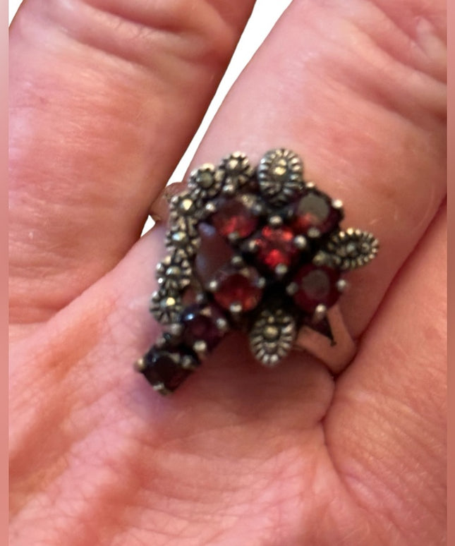 Vintage sterling silver 925 Garnet & Marcasite statement ring