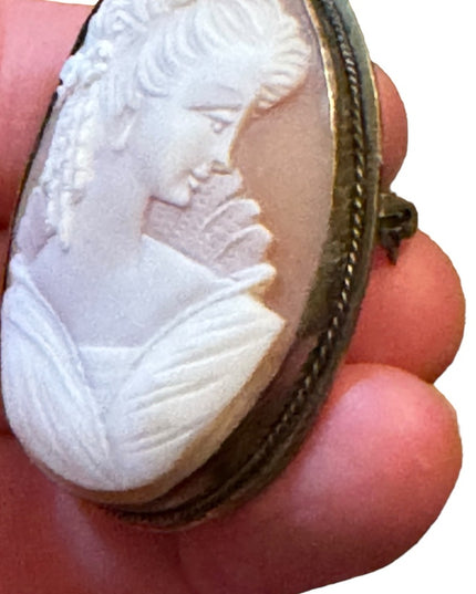 Lovely vintage victorian lady large carved shell cameo pinchbeck