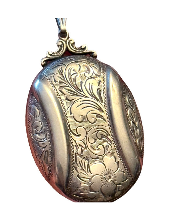 Antique Lovely Sterling silver 925 etched large oval locket pendant