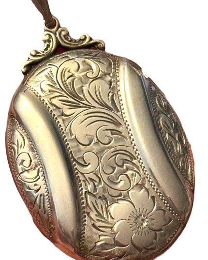 Antique Lovely Sterling silver 925 etched large oval locket pendant