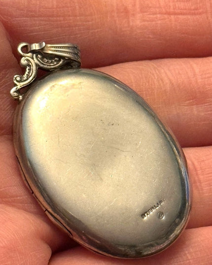 Antique Lovely Sterling silver 925 etched large oval locket pendant