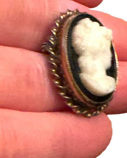 Vintage Black Glass silouette mourning cameo pinchbeck bezel
