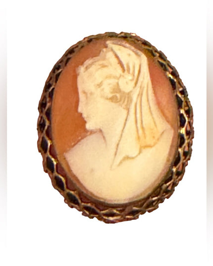 Vintage gold gilt pinchbeck Carved cameo shell brooch