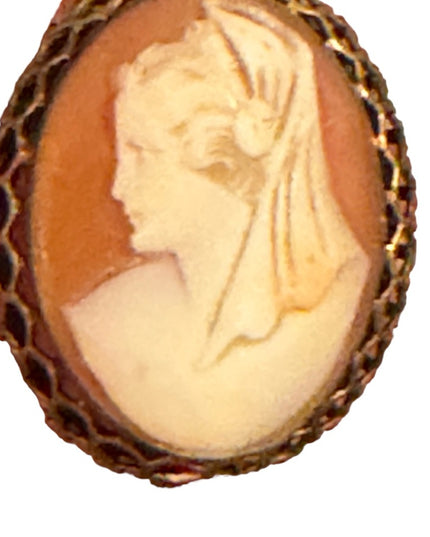 Vintage gold gilt pinchbeck Carved cameo shell brooch