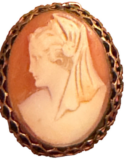 Vintage gold gilt pinchbeck Carved cameo shell brooch