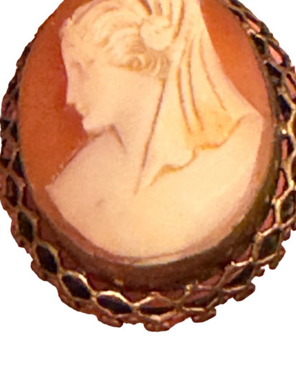 Vintage gold gilt pinchbeck Carved cameo shell brooch