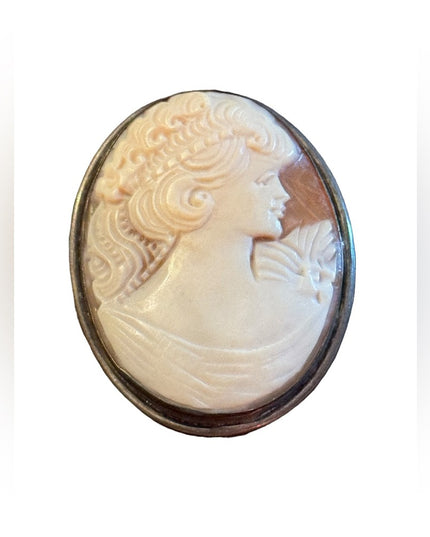 Lovely 800 silver 1940s Victorian lady carved shell large cameo brooch pendant
