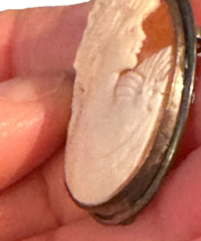 Lovely 800 silver 1940s Victorian lady carved shell large cameo brooch pendant