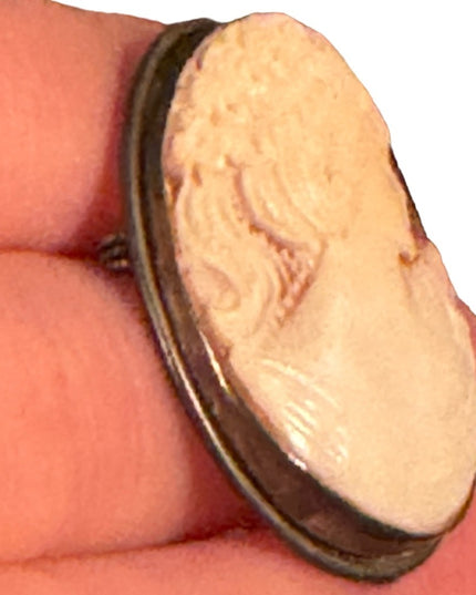 Lovely 800 silver 1940s Victorian lady carved shell large cameo brooch pendant