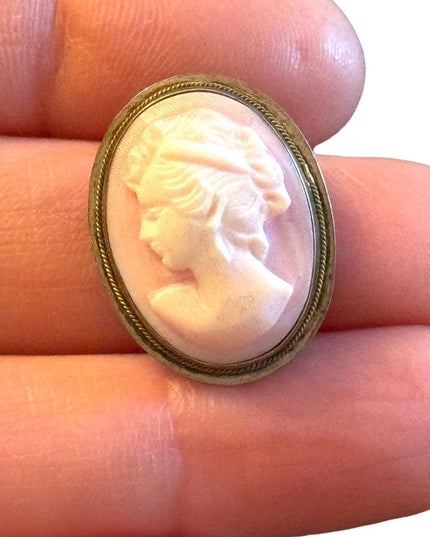 Lovely pink angel skin conch carved cameo brooch sterling silver 925 pendant