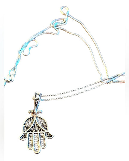 Lovely vintage sterling silver 925 filagree hand of fatima pendant necklace
