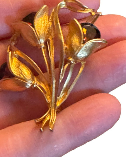 Vintage 1990s Amber crystal flower gold finish fancy brooch