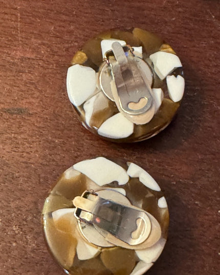 Vintage Retro Italy clear lucite plastic encased white caramel  clip earrings